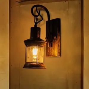 Retro Style Bronze Iron Lantern Wall Light - Single-Bulb Fixture for Restaurant Wall Lighting